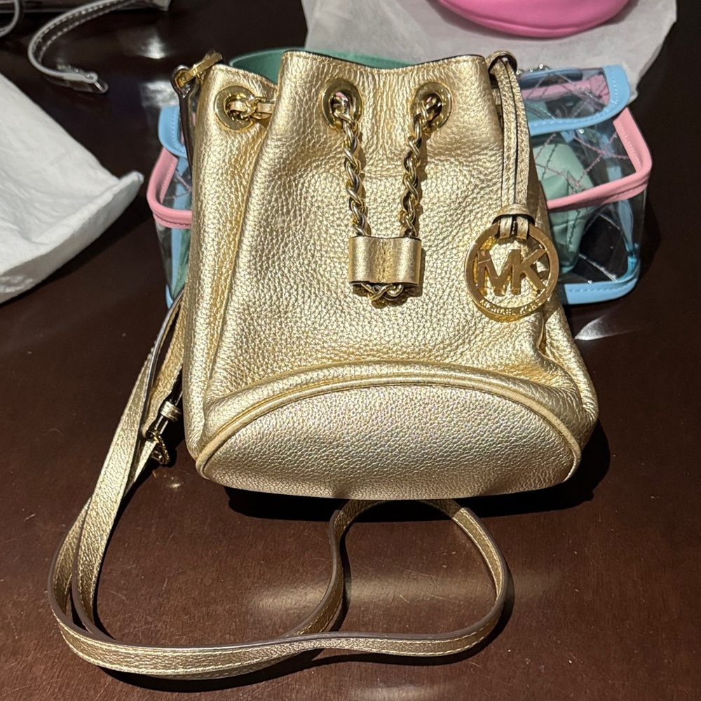 ❤️ Authentic BNWOT Michael Kors Gold Mini Drawstring Bag ❤️